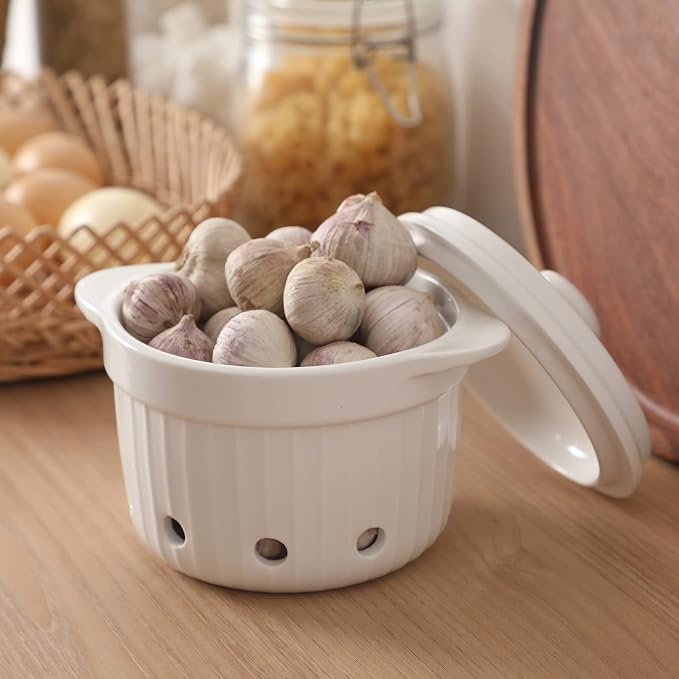 Garlic Keeper with Lid, Ceramic Garlic Saver Container for Countertop, Kitchen Decor (White)