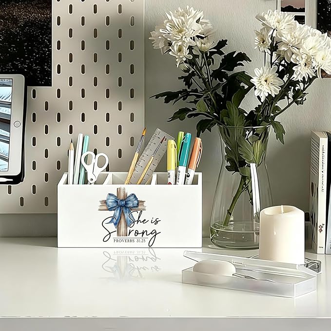 Christian Pen Holder, Christian Gifts for Women Pencil Holder for Desk, Proverbs 31 Woman Gifts, Preppy Bow Bible Verse Wooden Box Sign Decorations for Girly Room Bedroom Dorm Desk Tabletop