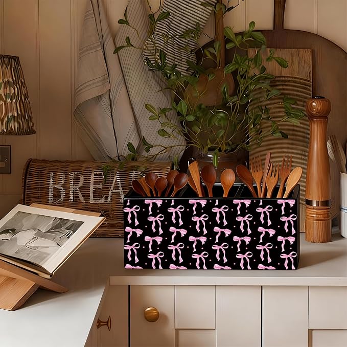 Pink and Black Bow Pen Pencil Holder for Desk,Pink and Black Room Decor, Preppy Purple Bow Aesthetic Wooden Box Sign Decorations for Girly Room Bedroom Dorm Office Desk Tabletop